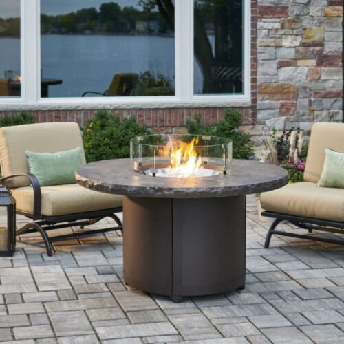 Beacon chat height gas fire pit by Outdoor GreatRoom with Marbleized Noche Supercast concrete top and Dora Brown base