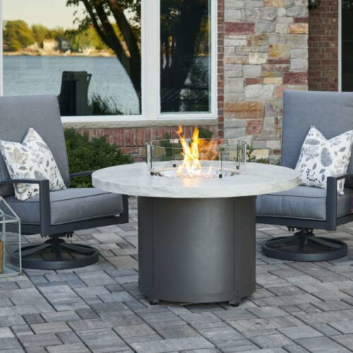 Beacon chat height gas fire pit by Outdoor GreatRoom with White Onyx Supercast concrete top and Graphite Grey base